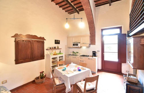 Villa Parigini Apartment | Guest House in Villa with pool, terrace, walks, 10 min. Siena, Chianti.