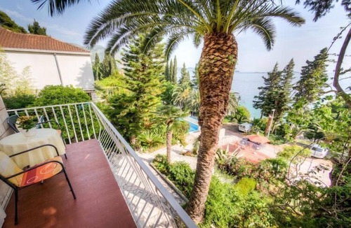 Mlini Apartment | Guest House Villa Nina- Superior Triple Room with Balcony and Sea View (S2 - plava)