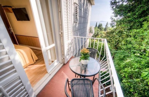 Mlini Apartment | Guest House Villa Nina- Superior Double or Twin Room with Balcony and Sea View (S4 - mala)