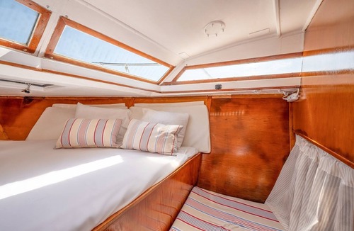 Parque das Nacoes Boat Rental | GuestReady - Corleone boat in Parque das Nações
