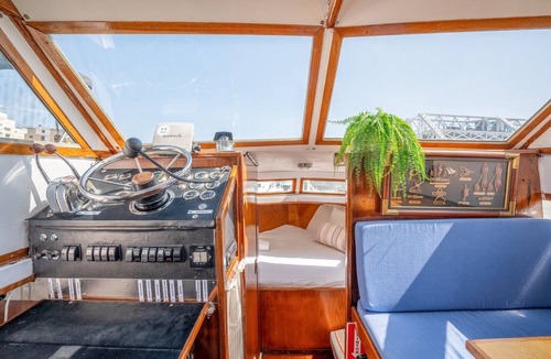 Parque das Nacoes Boat Rental | GuestReady - Corleone boat in Parque das Nações