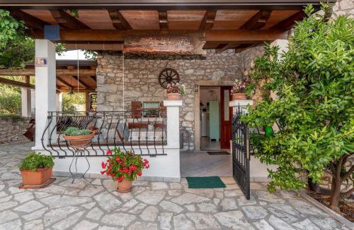 Rabac House | Haus Salakova a lovely vintage stone house