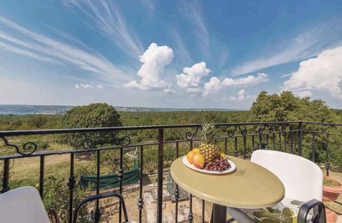 Viskovici Apartment | Holiday apartment with gallery and terrace