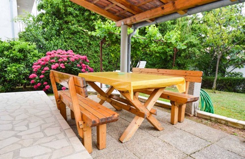Pjescana Uvala Apartment | Holiday apartment 150 m from the beach