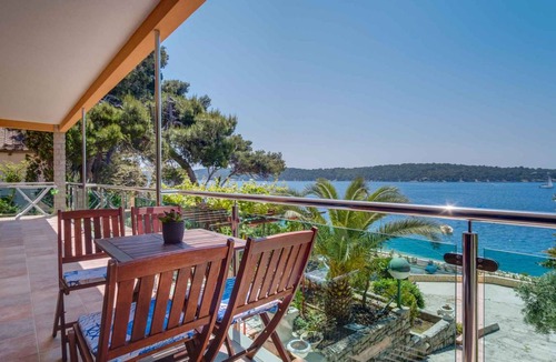 Cove Murtar Apartment | Holiday apartment with sea view
