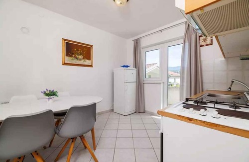 Novi Vinodolski Apartment | Holiday apartment with balcony