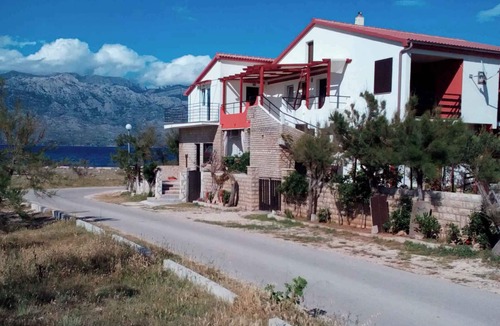 Razanac Apartment | Holiday apartment 100m from the beach with sea views