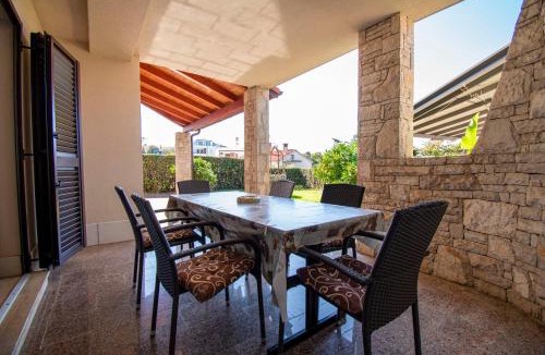Pjescana Uvala Apartment | Holiday apartment 50m from the beach