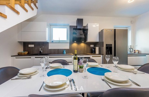 Nerezine Apartment | Holiday apartment CALYPSO with large heated pool (50m2) in a quiet location in Nerezine on the island of Lošinj