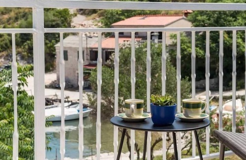 Donje Selo Apartment | Holiday apartment Grohote for 1 - 5 persons with 2 bedrooms - Holiday apartment in one or multi-fami
