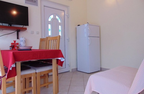 Donje Selo Apartment | Holiday apartment Grohote for 1 - 4 persons with 2 bedrooms - Row house