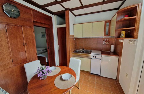 Strmac Apartment | Holiday apartment mit Klimaanlage und Terrasse
