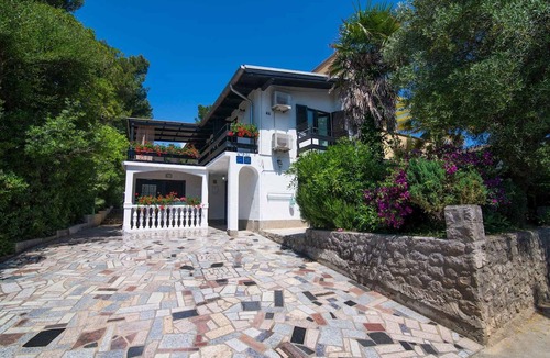 Artatore Apartment | Holiday apartment only 150 m from the sea