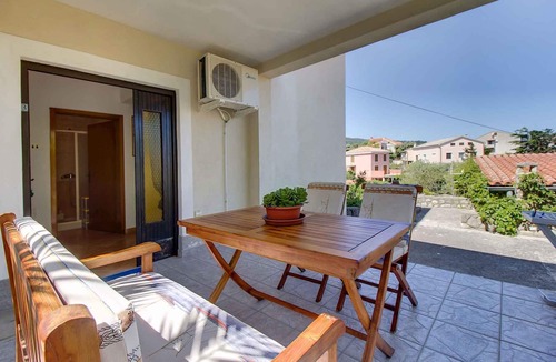 Veli Losinj Apartment | Holiday apartment with balcony