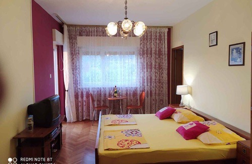 Vinisce Apartment | Holiday apartment with sea view 60 m from the beach