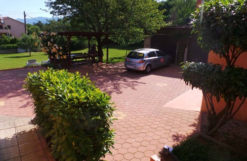 Strmac Apartment | Holiday apartment with a large lawn for sunbathing