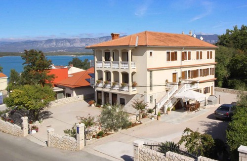 Soline Apartment | Holiday apartment with air conditioning and terrace with sea view