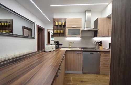 Milcetici Apartment | Holiday apartment with balcony