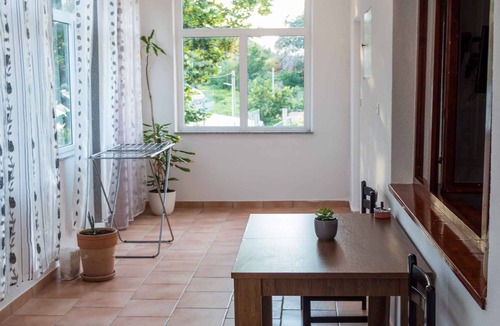 Mundanije Apartment | Holiday apartment with pool and barbecue