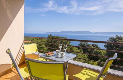 Ravni Apartment | Holiday apartment with balcony and sea view