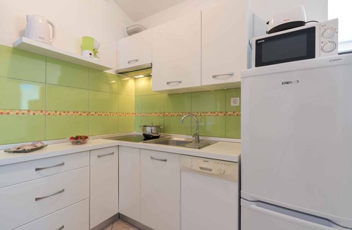 Ravni Apartment | Holiday apartment with 3 terraces and sea view