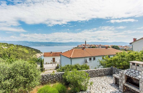 Vrbnik Apartment | Holiday apartment with air conditioning and sea view