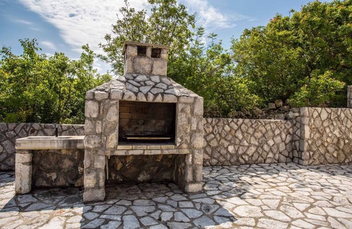 Vrbnik Apartment | Holiday apartment with air conditioning and sea view