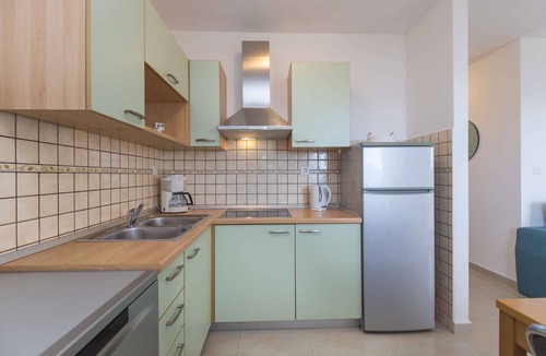 Ravni Apartment | Holiday apartment with air conditioning and sea view