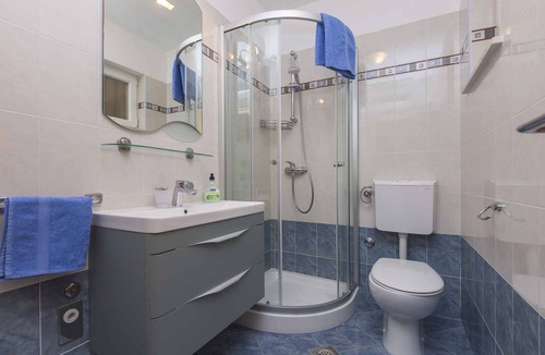 Ravni Apartment | Holiday apartment with air conditioning and sea view