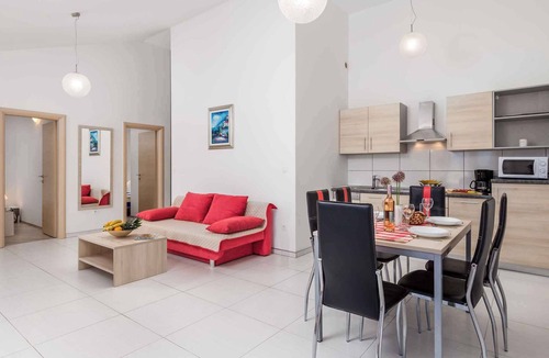 Silo Apartment | Holiday apartment with air conditioning and pool