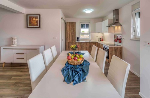 Porat Apartment | Holiday apartment with balcony and sea view