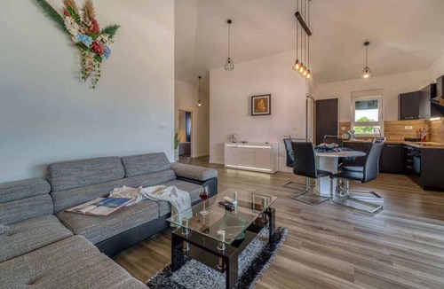 Porat Apartment | Holiday apartment with balcony and sea view