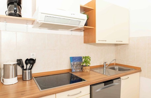 Ravni House | Holiday apartment with balcony and beautiful sea view