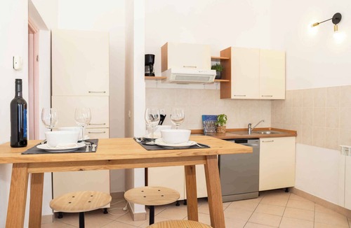 Ravni House | Holiday apartment with balcony and beautiful sea view