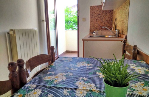 Krk Apartment | Holiday apartment with balcony, barbecue, garden, and Wi-Fi