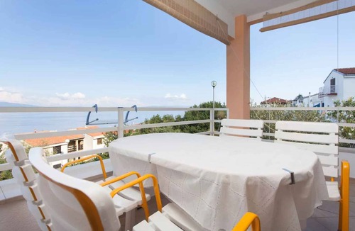 Ravni Apartment | Holiday apartment with fantastic sea views