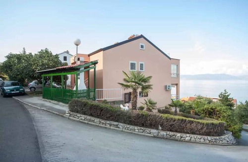 Ravni Apartment | Holiday apartment with fantastic sea views