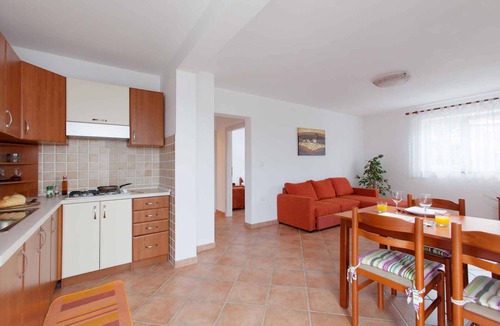Drenje Apartment | Holiday apartment with garden and children's playground