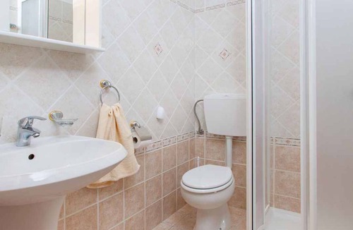 Drenje Apartment | Holiday apartment with garden and children's playground