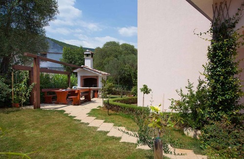 Drenje Apartment | Holiday apartment with garden and children's playground