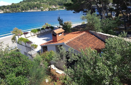 Rogac House | Holiday apartment with heated outdoor pool