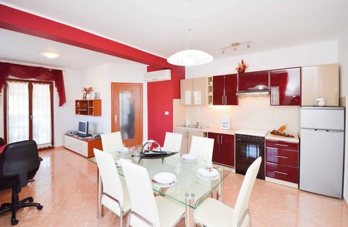Rebici Apartment | Holiday apartment with air conditioning and pool