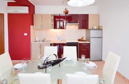 Rebici Apartment | Holiday apartment with air conditioning and pool