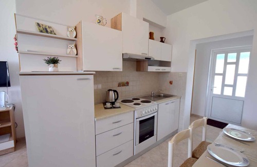 Sveti Anton Apartment | Holiday apartment with balcony