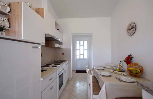 Sveti Anton Apartment | Holiday apartment with balcony