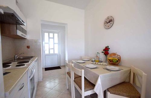 Sveti Anton Apartment | Holiday apartment with balcony