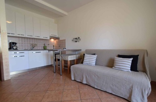 Milcetici Apartment | Holiday apartment with terrace and barbecue