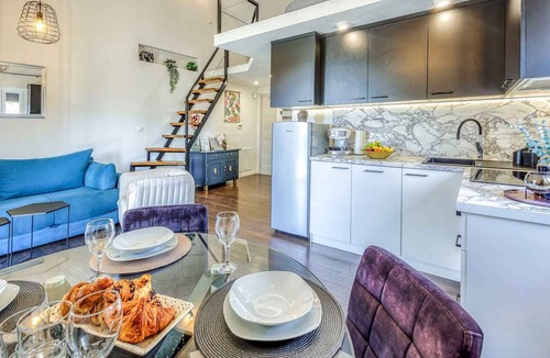 Milovcici Apartment | Holiday apartment with an open gallery
