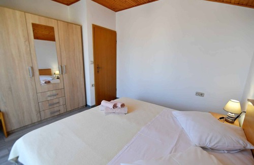 Pobri Apartment | Holiday apartment with air conditioning and terrace