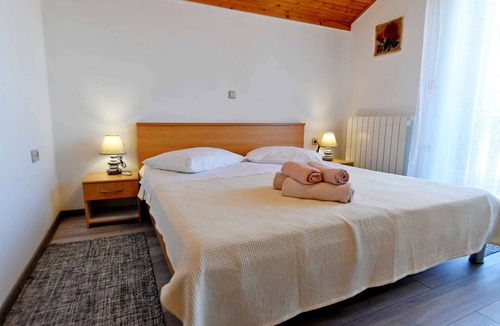 Pobri Apartment | Holiday apartment with air conditioning and terrace